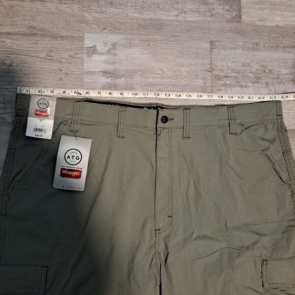 ATG by Wrangler Men's All-Terrain UV Protection Olive Cargo Shorts Sz 46 - Picture 7 of 11